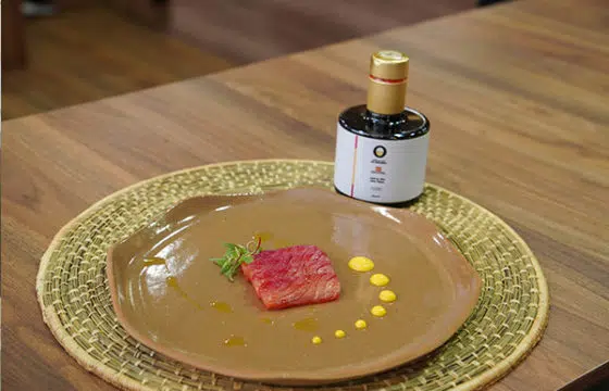 Salmão Curado com Beterraba e Aïoli ao Limão